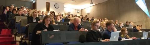 Fólk á námskeiði hjá Stofnun stjórnsýslufræða og stjórnmála
